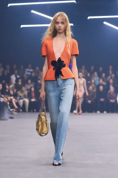 Look 60